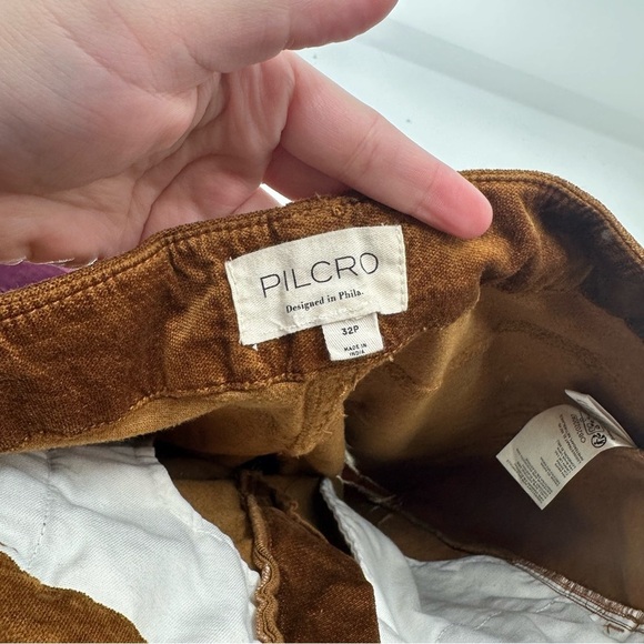 NEW The Adi Mid-Rise Relaxed Flare Jeans by Pilcro Velvet Edition Brown Size 32P - Picture 4 of 8
